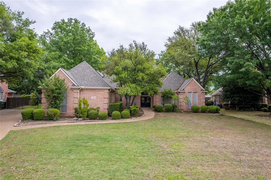 325 Highland Oaks Circle Property Photo 1