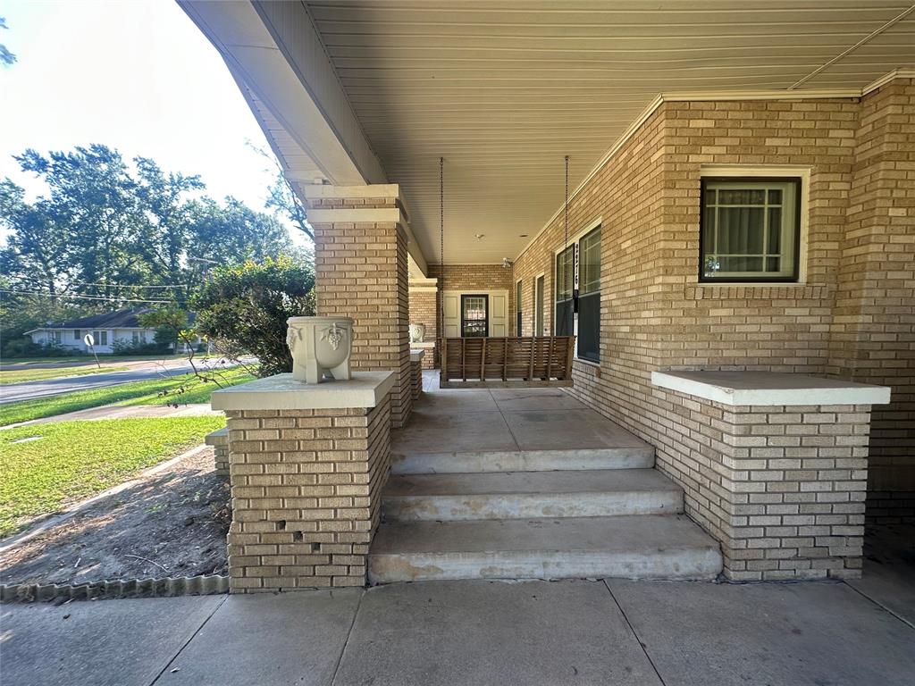2276 Main Street Property Photo 2