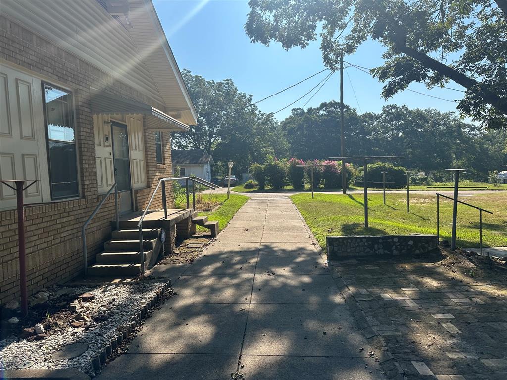 2276 Main Street Property Photo 4