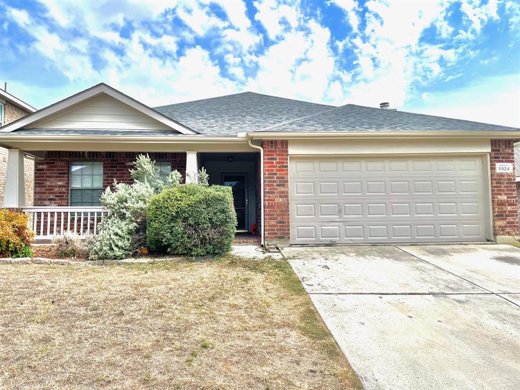 5924 Bridal Trail Property Photo 1