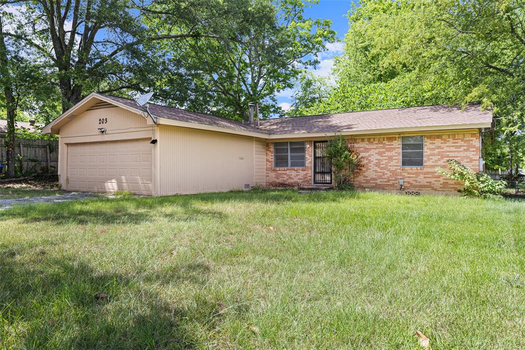 203 Drake Boulevard Property Photo 1