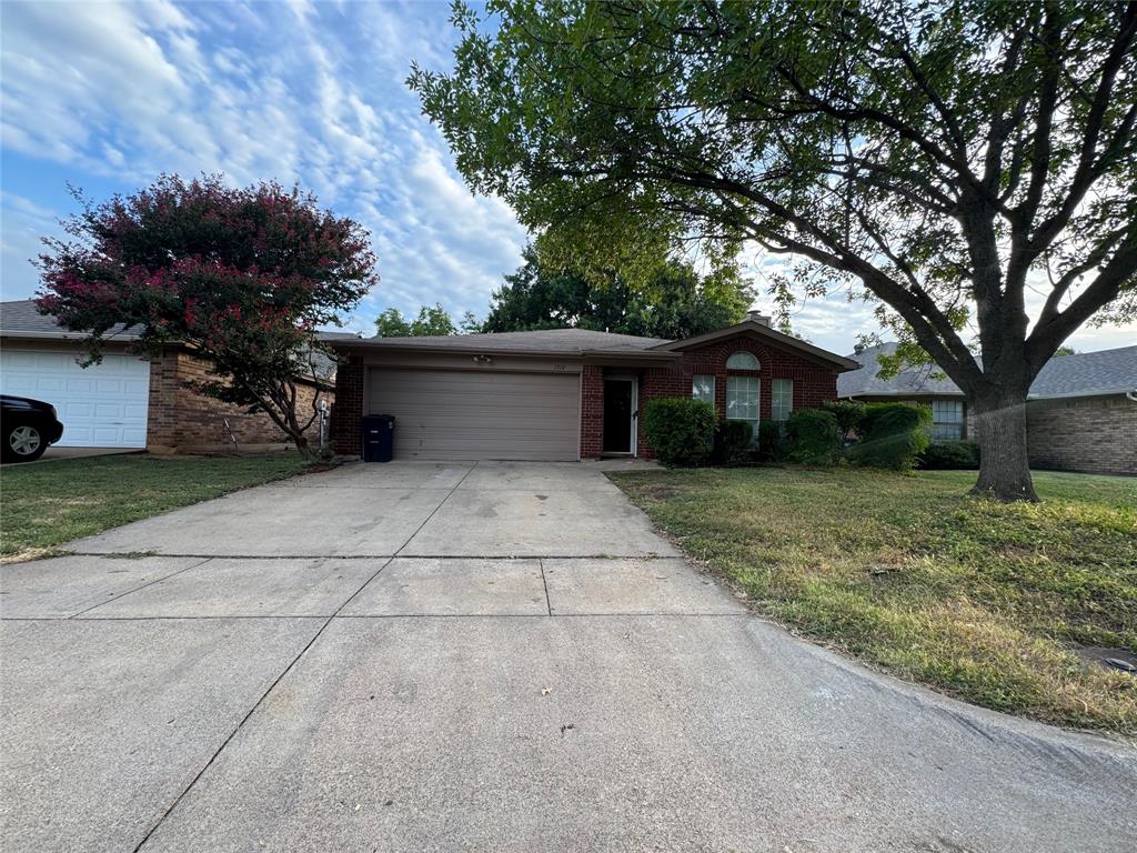 1712 Lincolnshire Way Property Photo 1