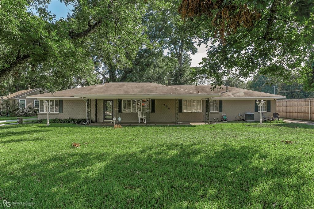 754 E Kings Highway Property Photo 1