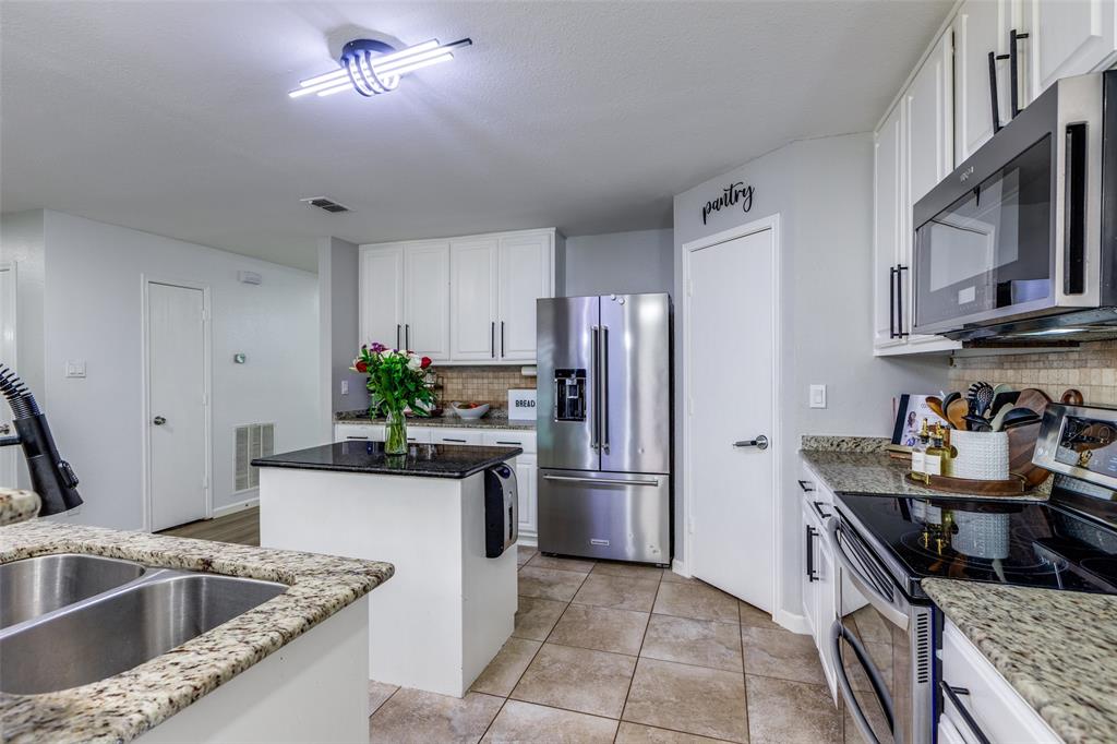 2308 Spruce Meadow Lane Property Photo 8