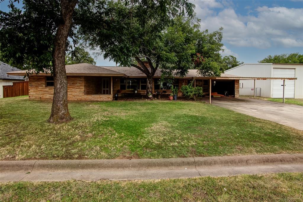 825 Vickie Drive Property Photo 1