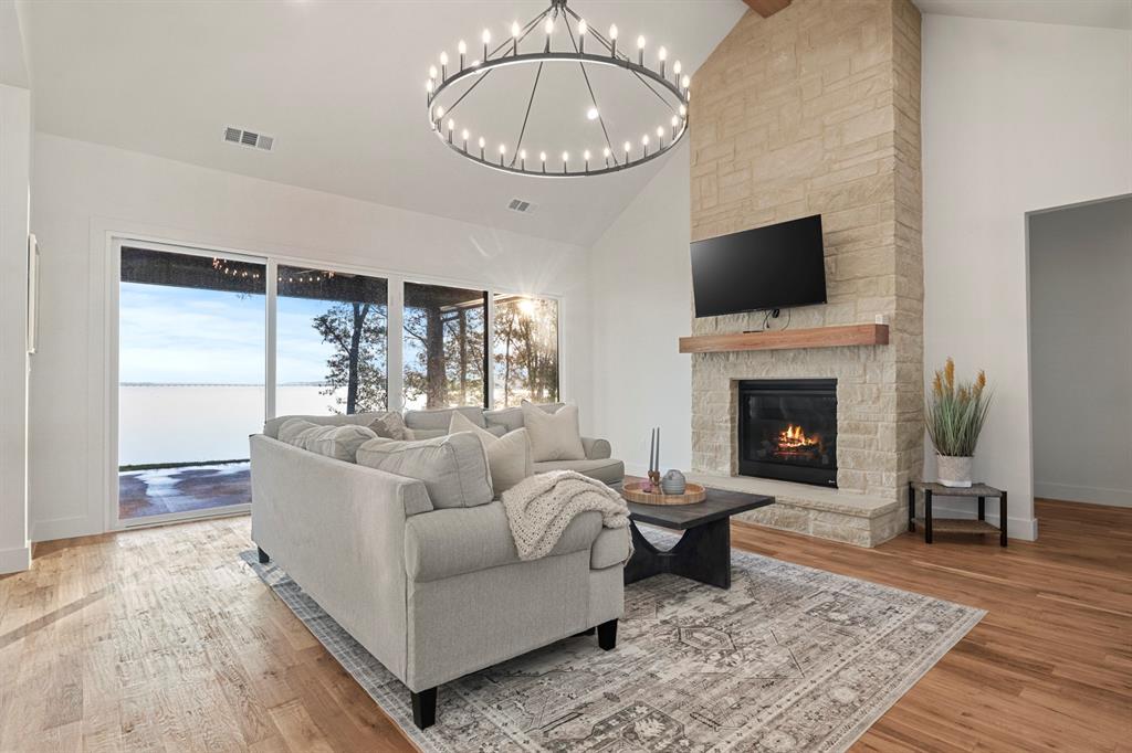 644 N Private Road 52416
