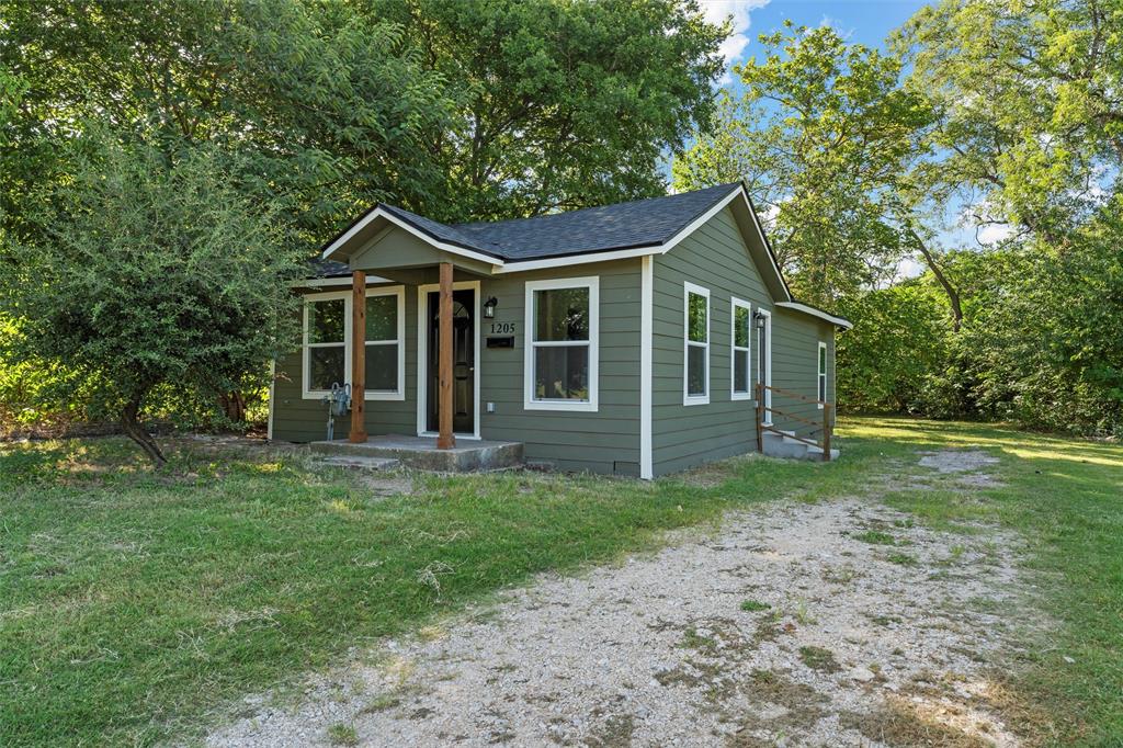 1205 E Calhoun Avenue Property Photo 1