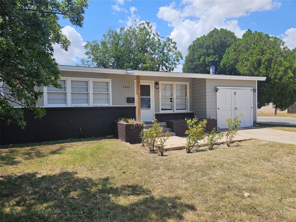 2002 Woodard Street Property Photo 1