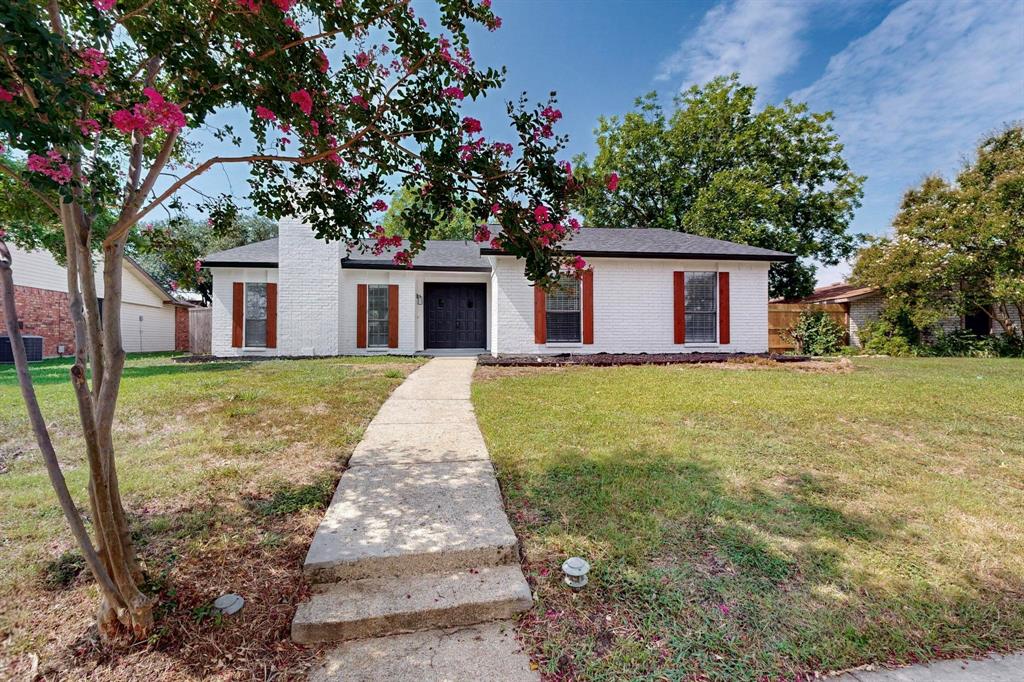 816 Cross Bend Road Property Photo 1