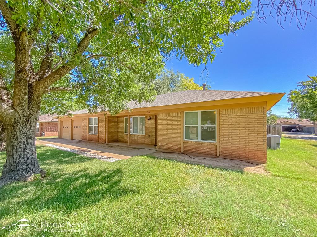 1517 N Pioneer Drive Property Photo 1
