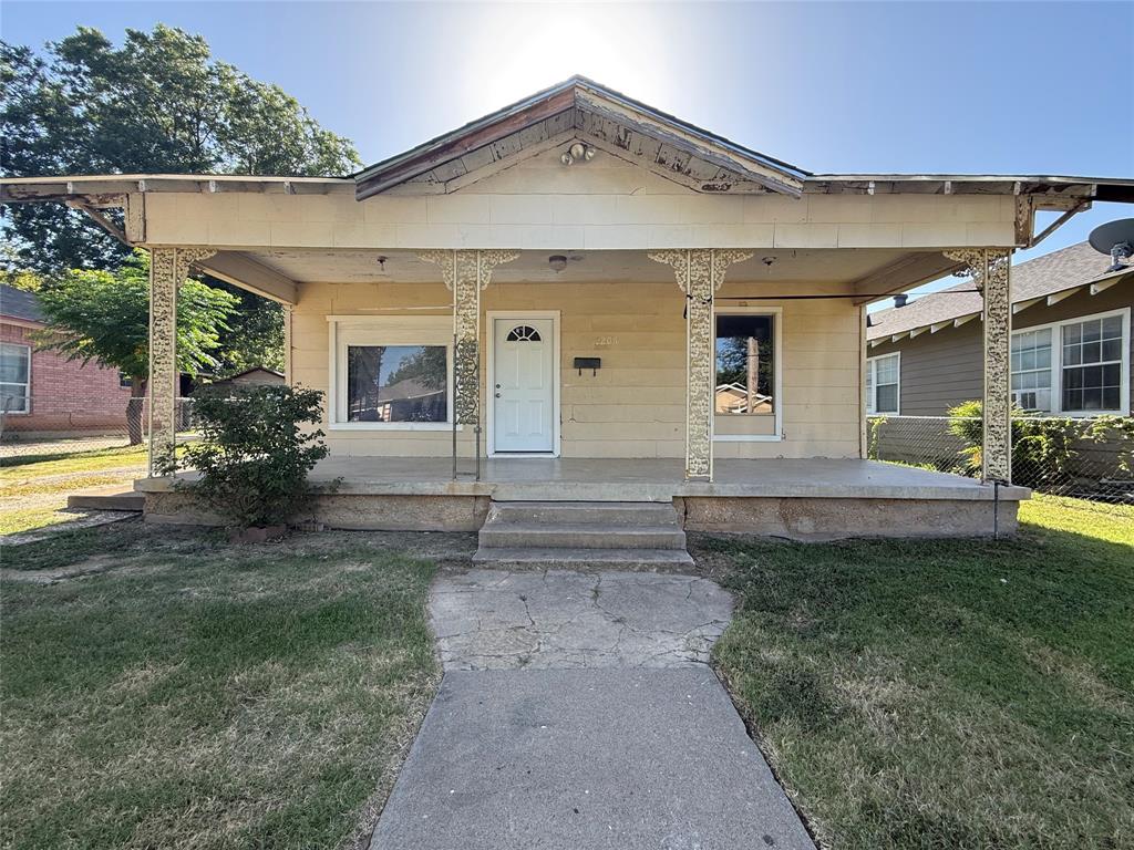 2206 Chestnut Avenue Property Photo 1