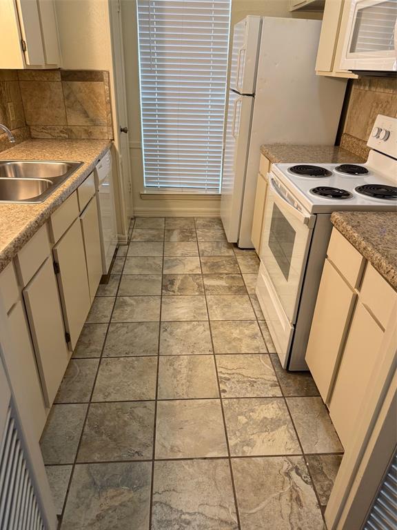 10440 High Hollows Drive 146 Property Photo 1