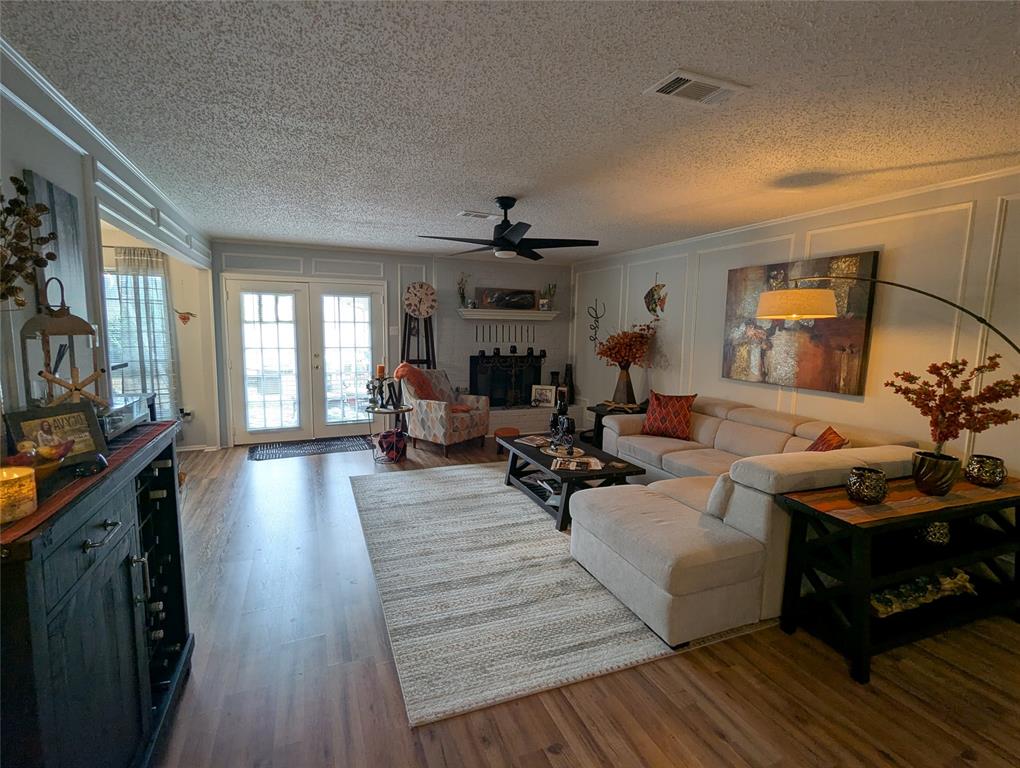 2827 Cross Timbers Drive Property Photo 1