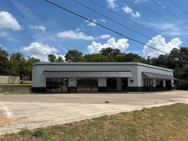 1801 Southeast Parkway Property Photo 1