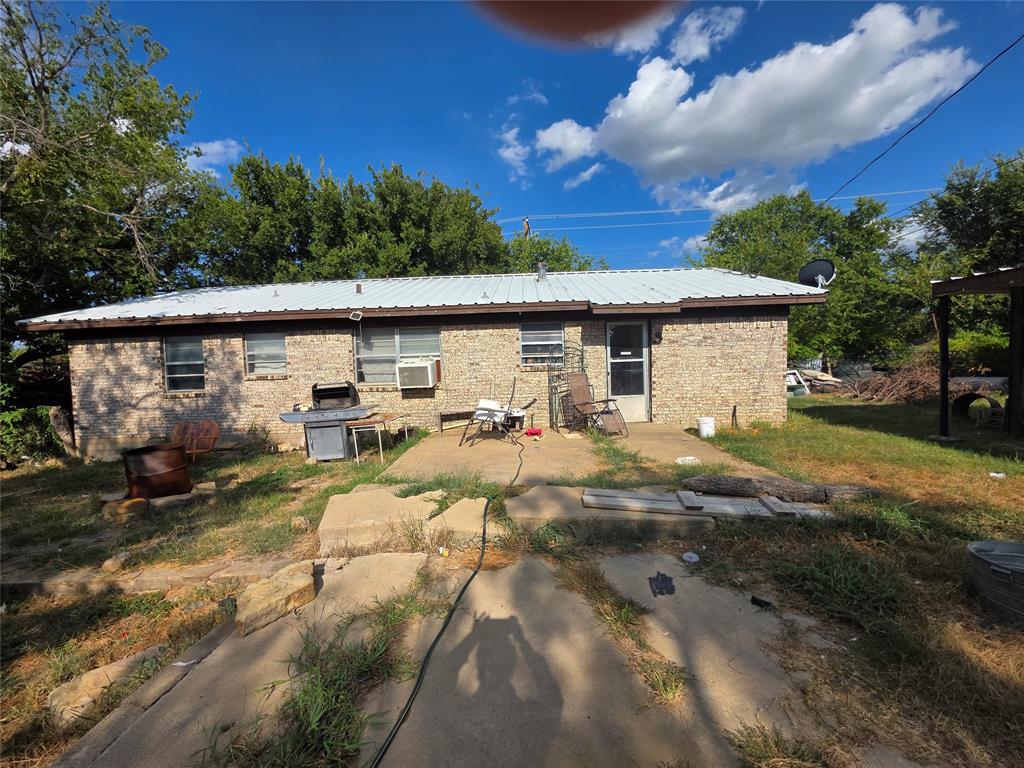 605 Robert Avenue Property Photo 1