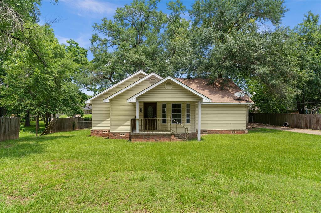 709 E Magnoila Property Photo 1
