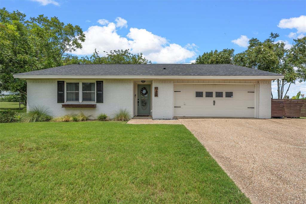 128 Thompson Circle Property Photo 1
