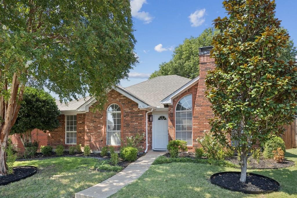 1823 Dew Valley Drive Property Photo 2