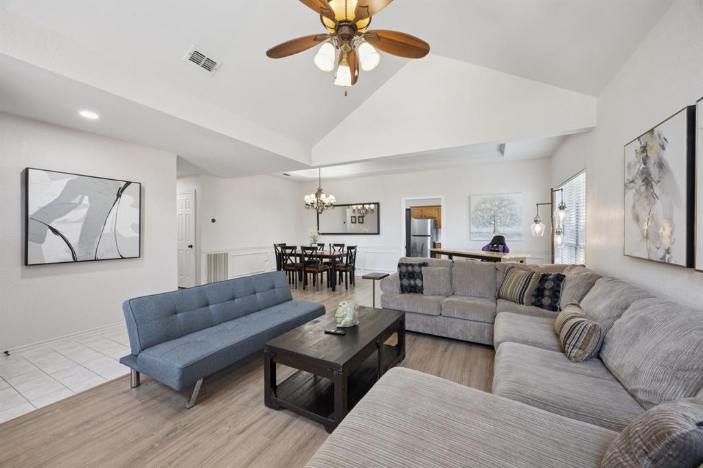 1823 Dew Valley Drive Property Photo 3