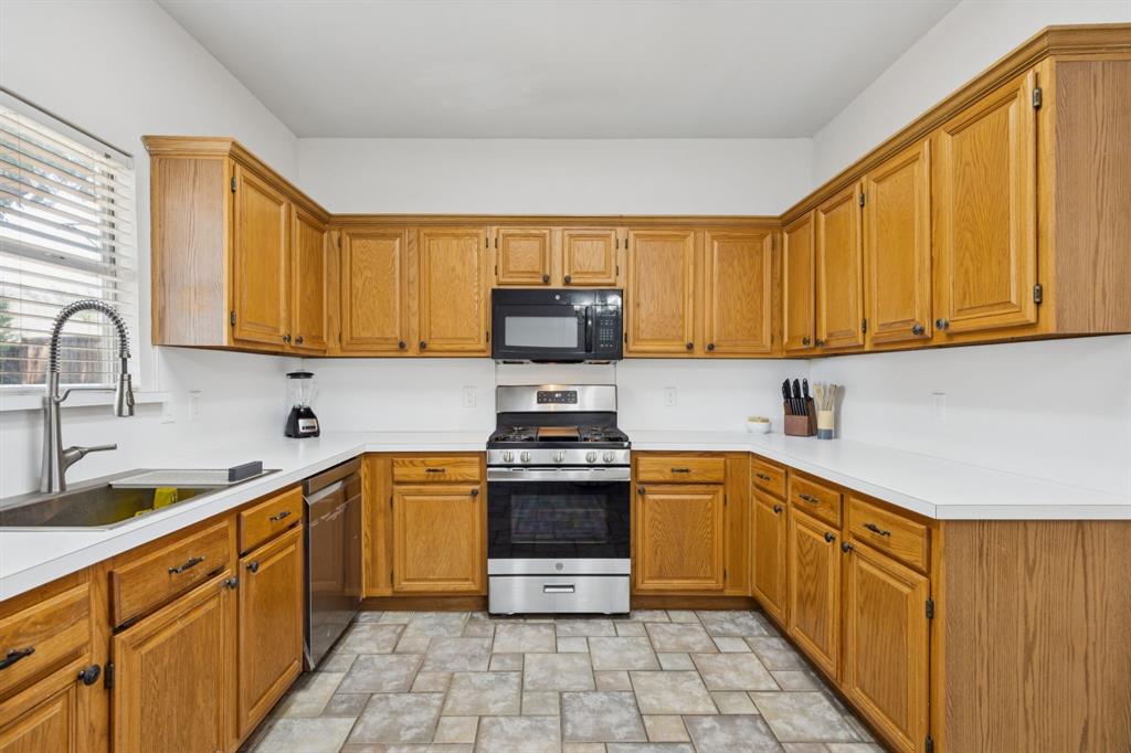 1823 Dew Valley Drive Property Photo 9