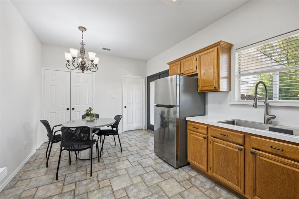 1823 Dew Valley Drive Property Photo 10
