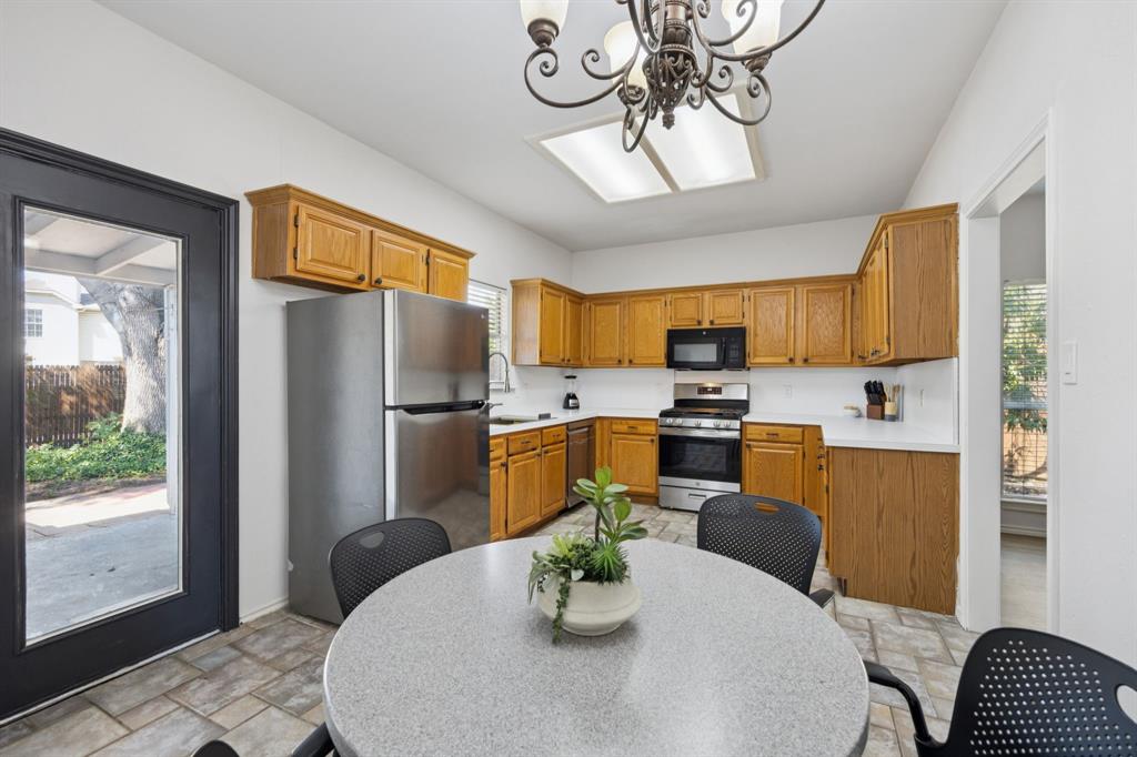 1823 Dew Valley Drive Property Photo 11