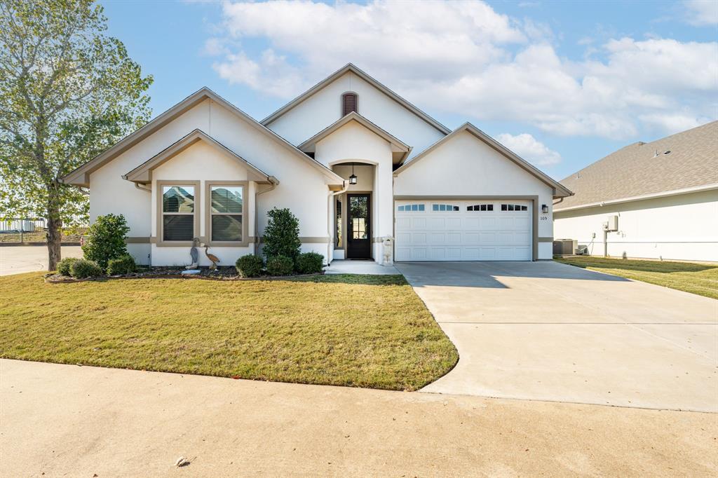 105 Easy Street Property Photo 1