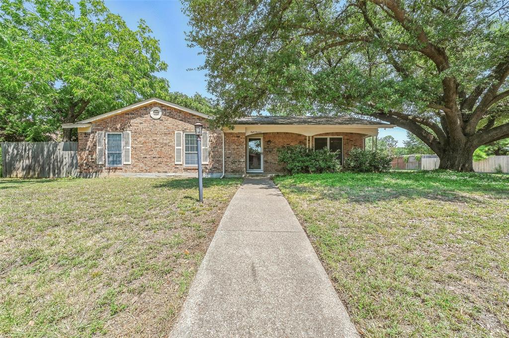 819 Clover Park Drive Property Photo 1
