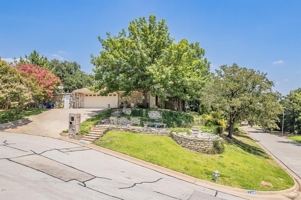 2406 Drawbridge Drive Property Photo 1