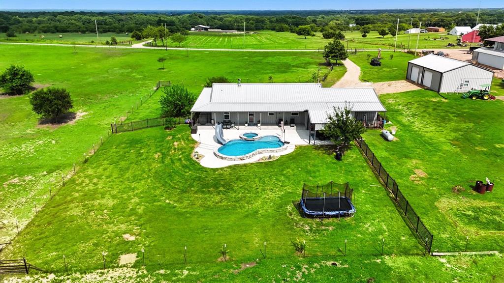 1106 Private Road 425 Property Photo 1