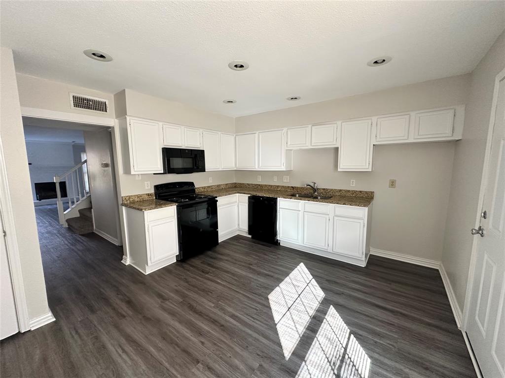 2268 Colony Court Property Photo 1