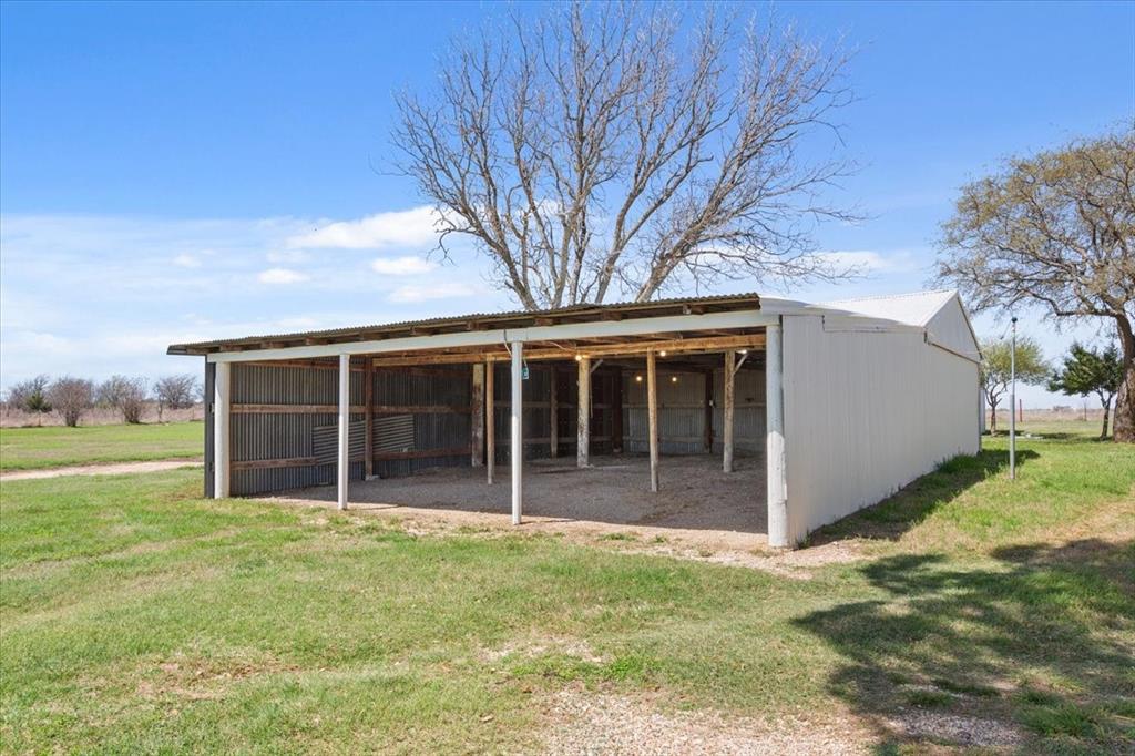 596 County Road 3425 Property Photo 28