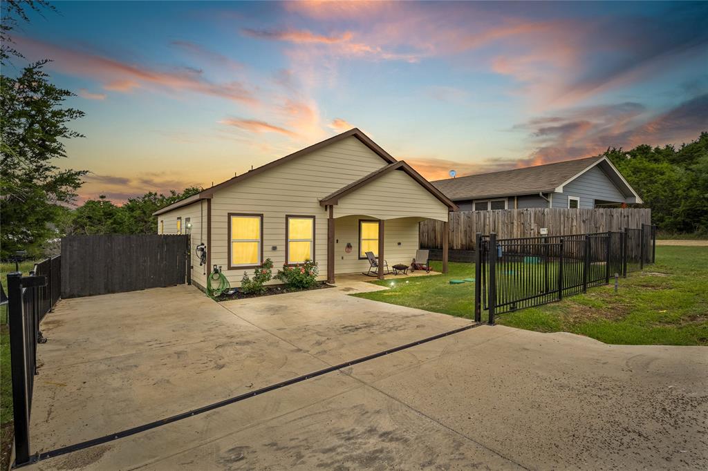907 Colorado River Drive Property Photo 1