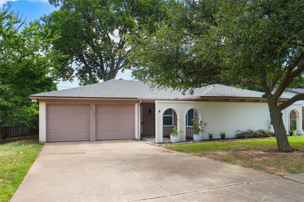 2116 Hurstview Drive Property Photo 1