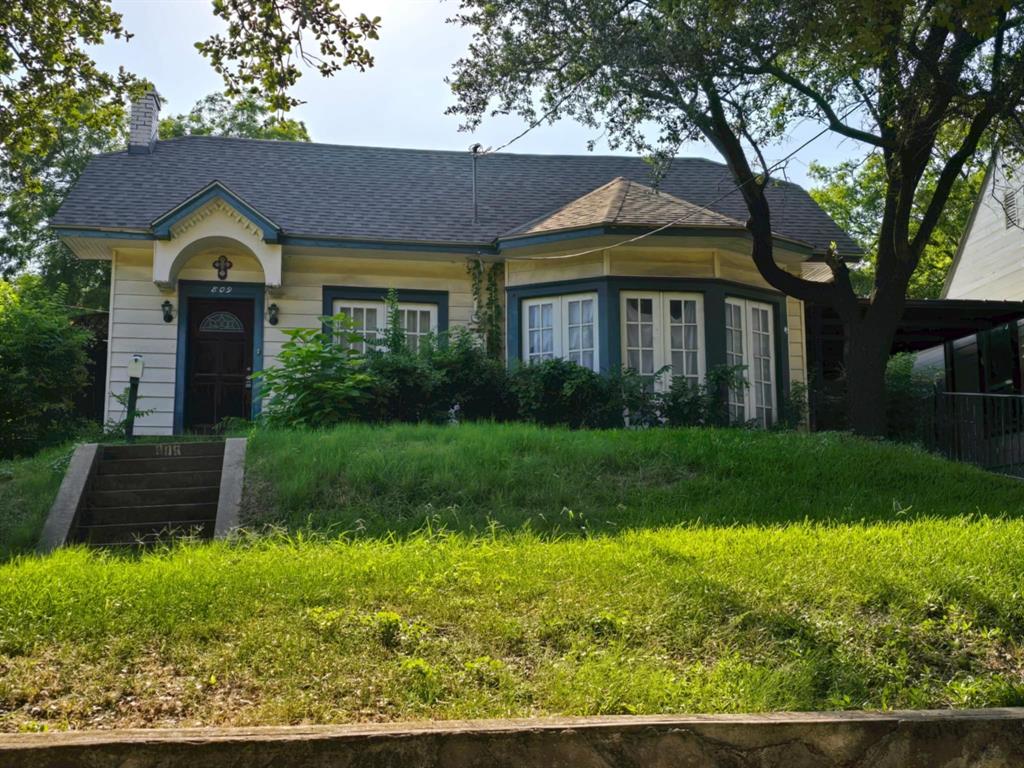 809 N Crawford Street Property Photo 1