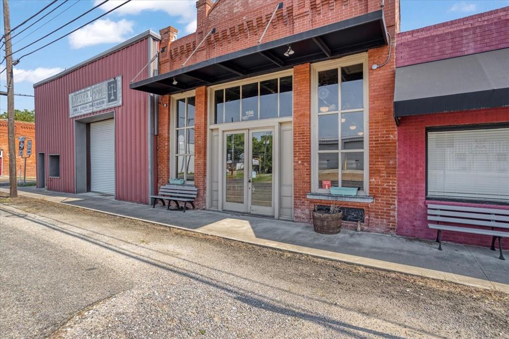106 E Hayes Street Property Photo 1