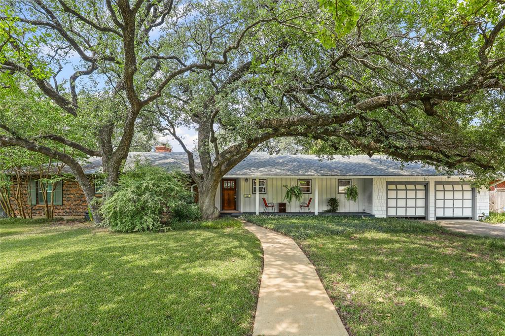 2015 W Lotus Avenue Property Photo 1
