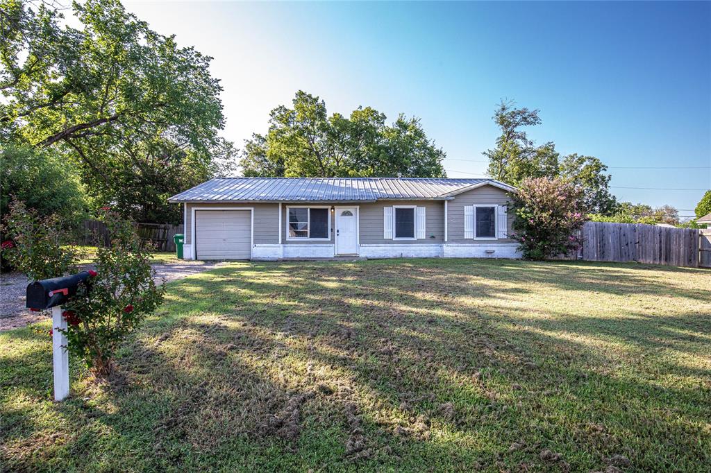 202 W Greenbriar Street Property Photo 1