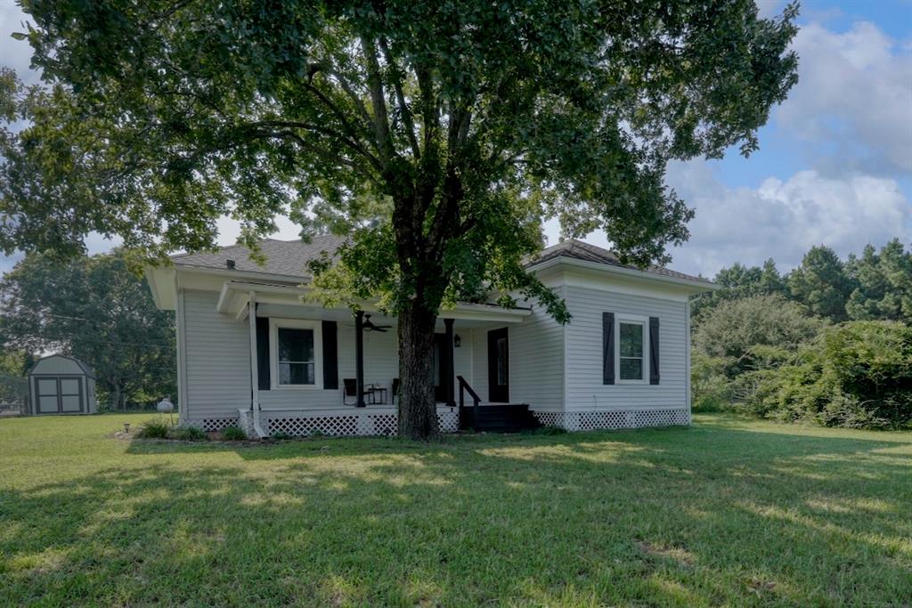 424 County Road 3914 Property Photo 1