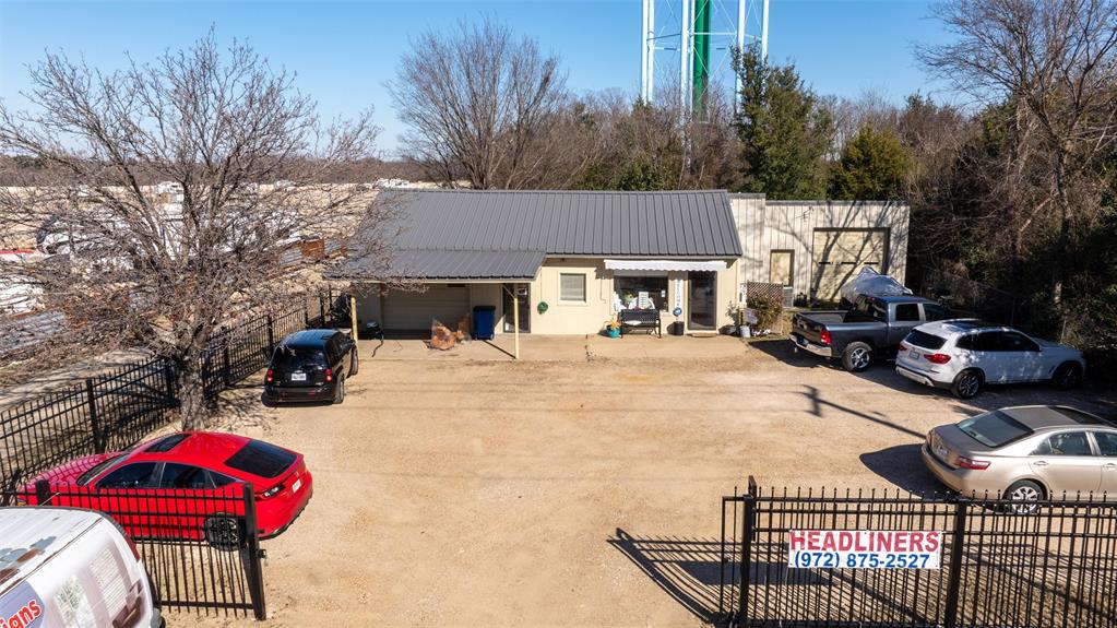700 S Interstate Highway 45 Property Photo 1