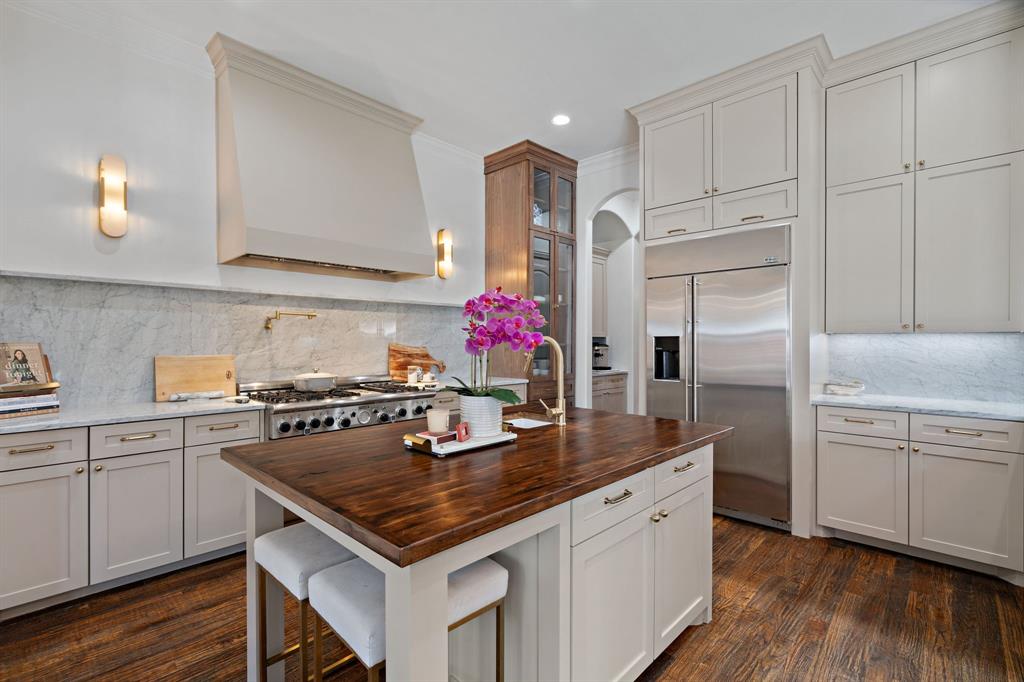 6708 Vanderbilt Avenue Property Photo 1