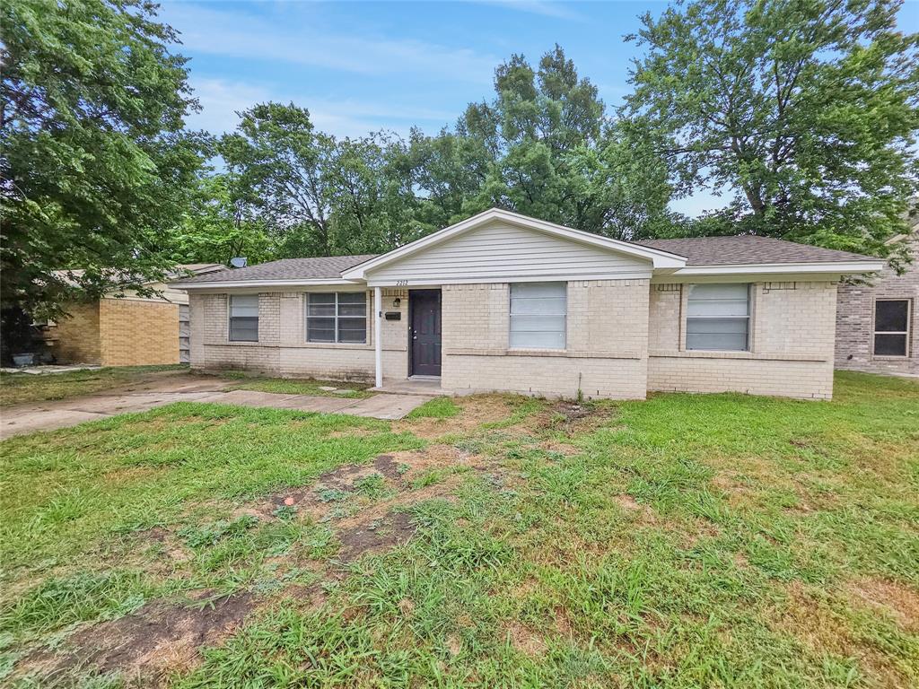 2212 Arcady Lane Property Photo 1