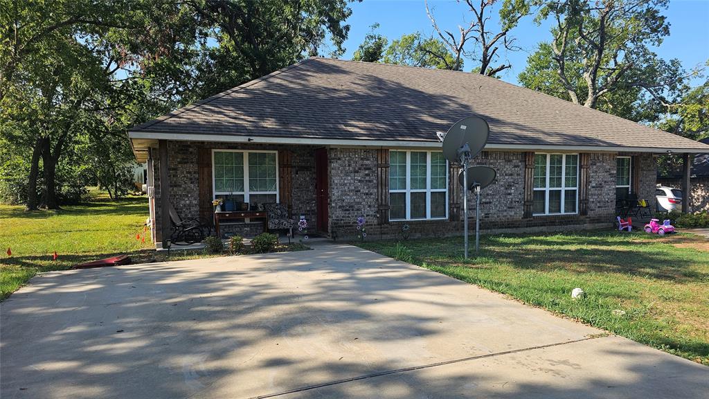 704 Seven Oaks Road Property Photo 1