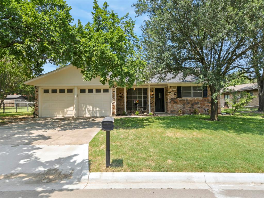 2005 Maplewood Drive Property Photo 1