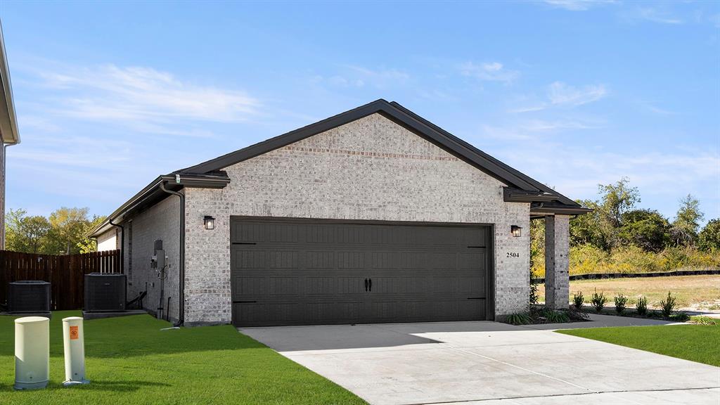 2504 Yo Ranch Road Property Photo 3