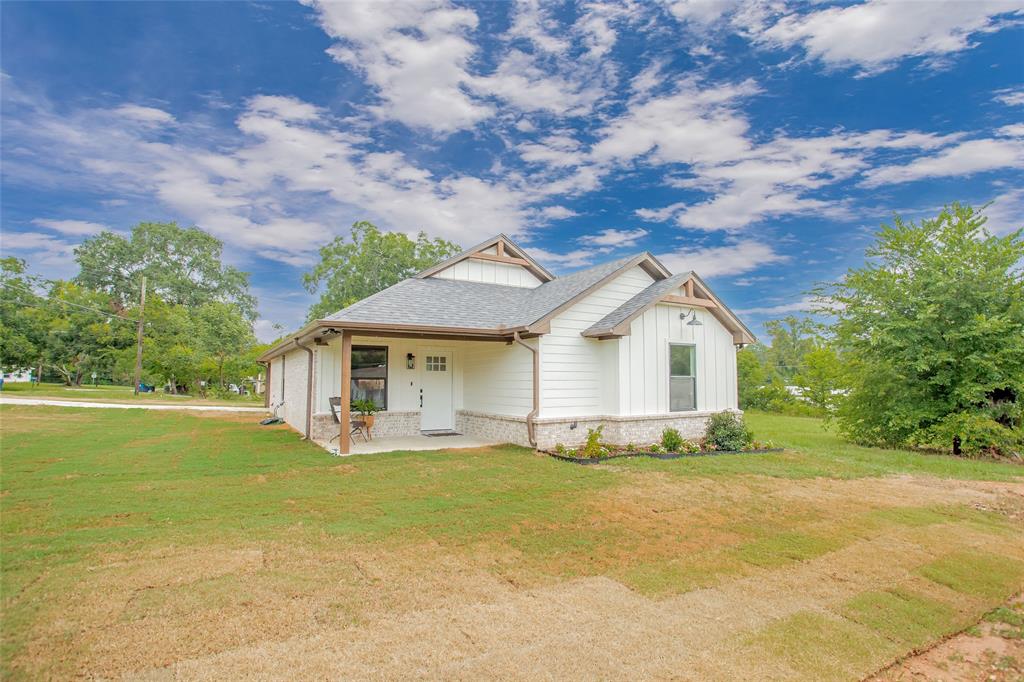 113 W Magnolie