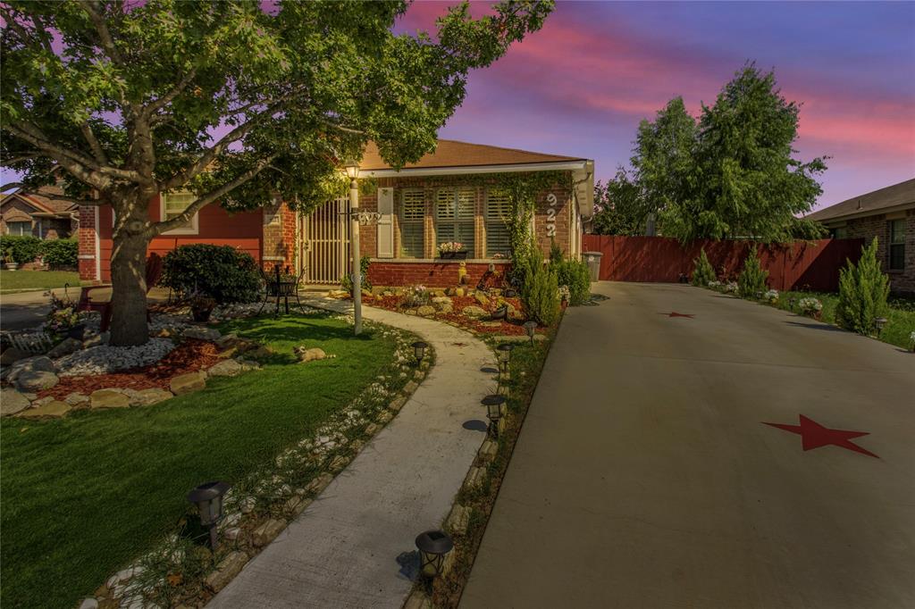 922 Hannah Way Property Photo 1
