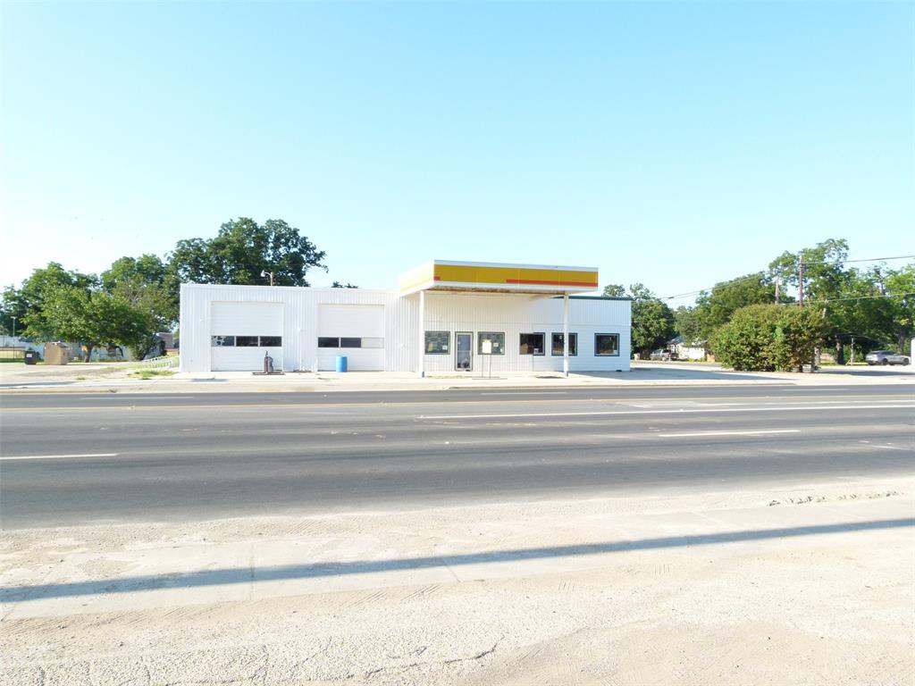 101 E Hall Street Property Photo 1