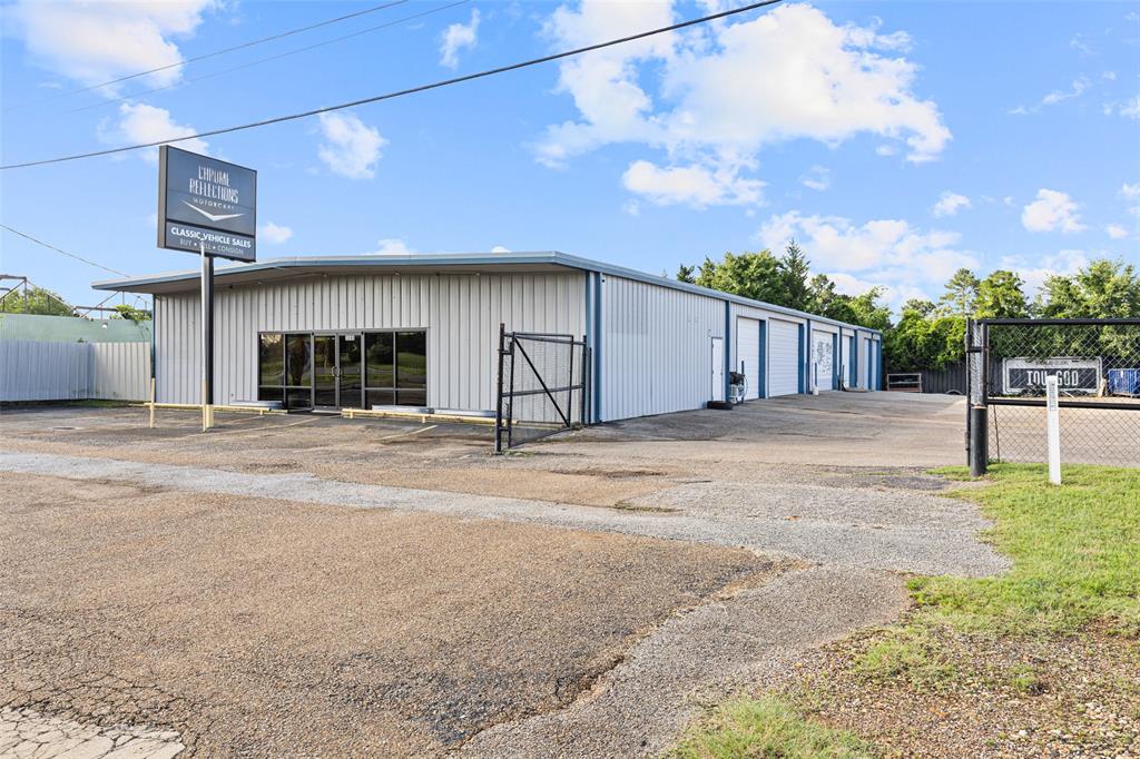3698 E Marshall Avenue Property Photo 1