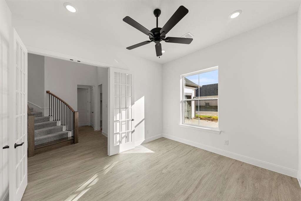 605 Bunchberry Street Property Photo 4